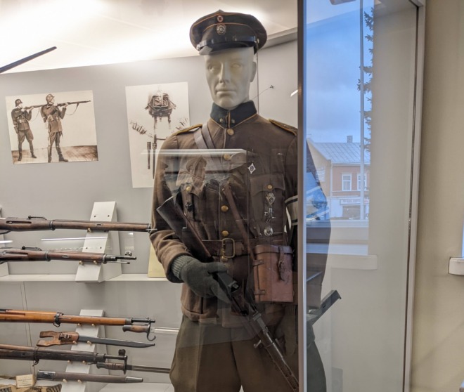 Vormis mannekeen kaitseväe akadeemia muuseumis